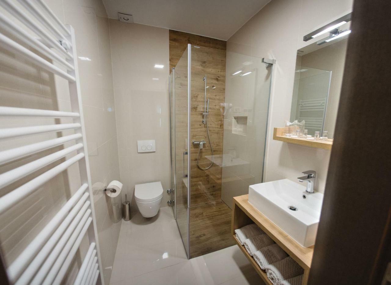 Hotel Zelenkrov Cepin Extérieur photo
