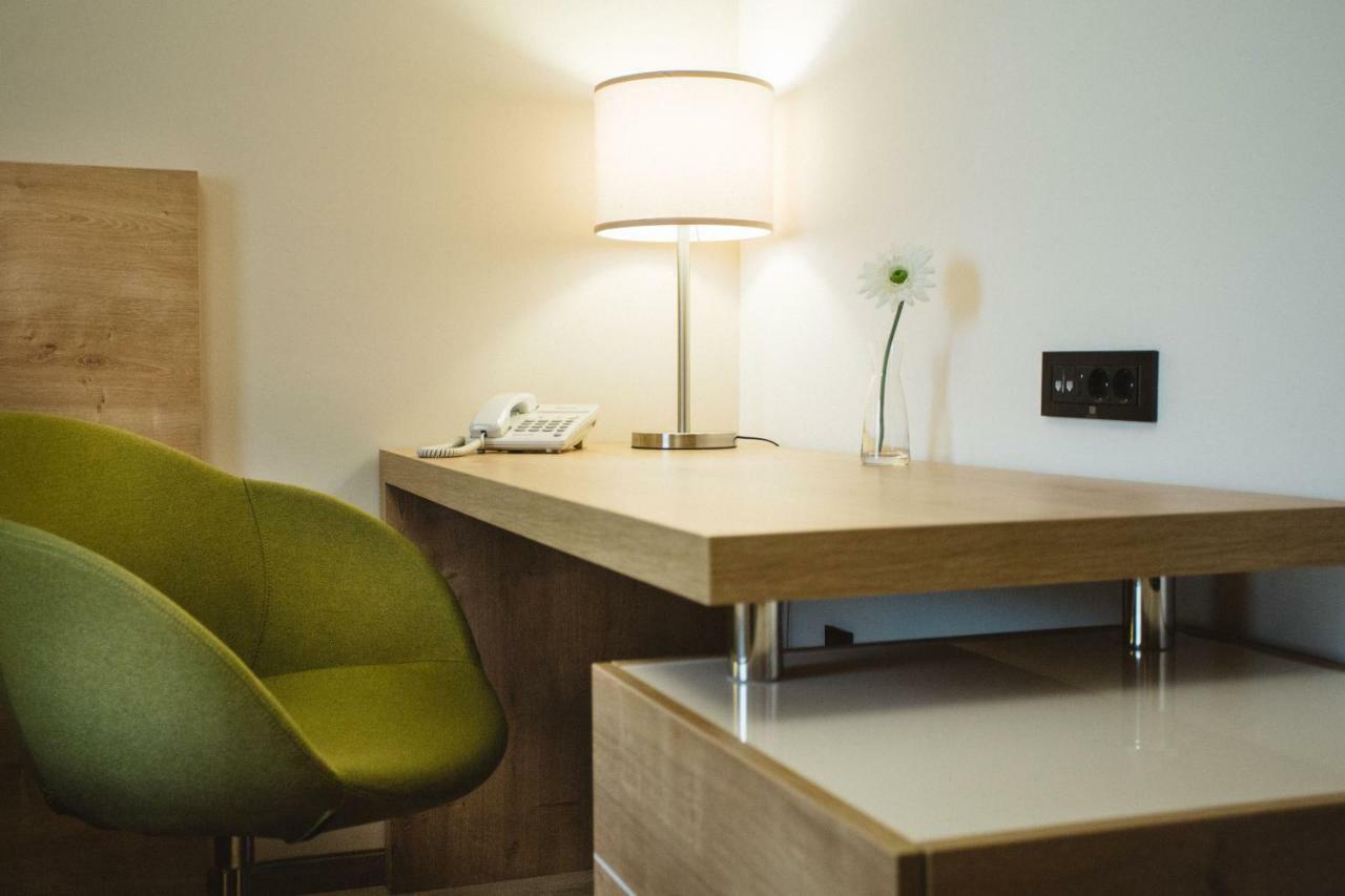 Hotel Zelenkrov Cepin Extérieur photo