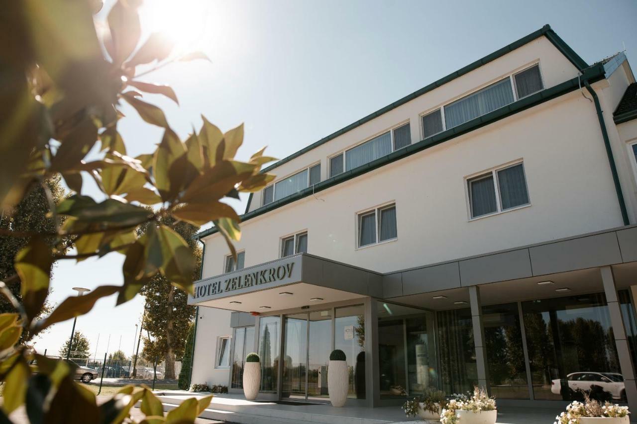 Hotel Zelenkrov Cepin Extérieur photo