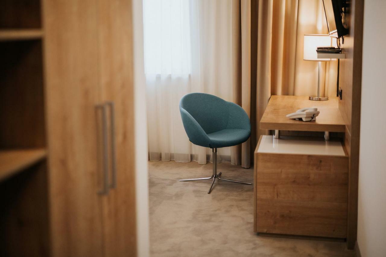 Hotel Zelenkrov Cepin Extérieur photo
