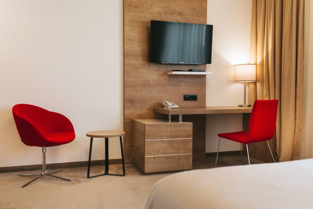 Hotel Zelenkrov Cepin Extérieur photo